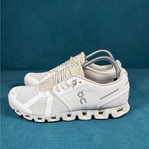 On Cloud 5 white shoes women’s size 9.5